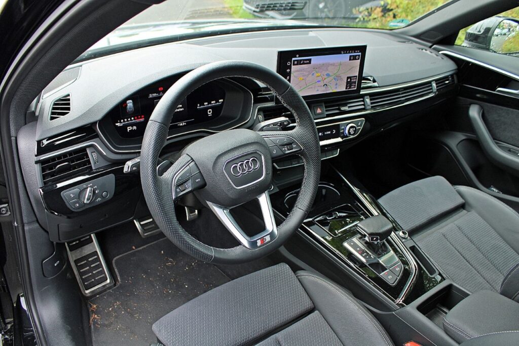 2023 Audi A4 Avant 35TFSI S LINE