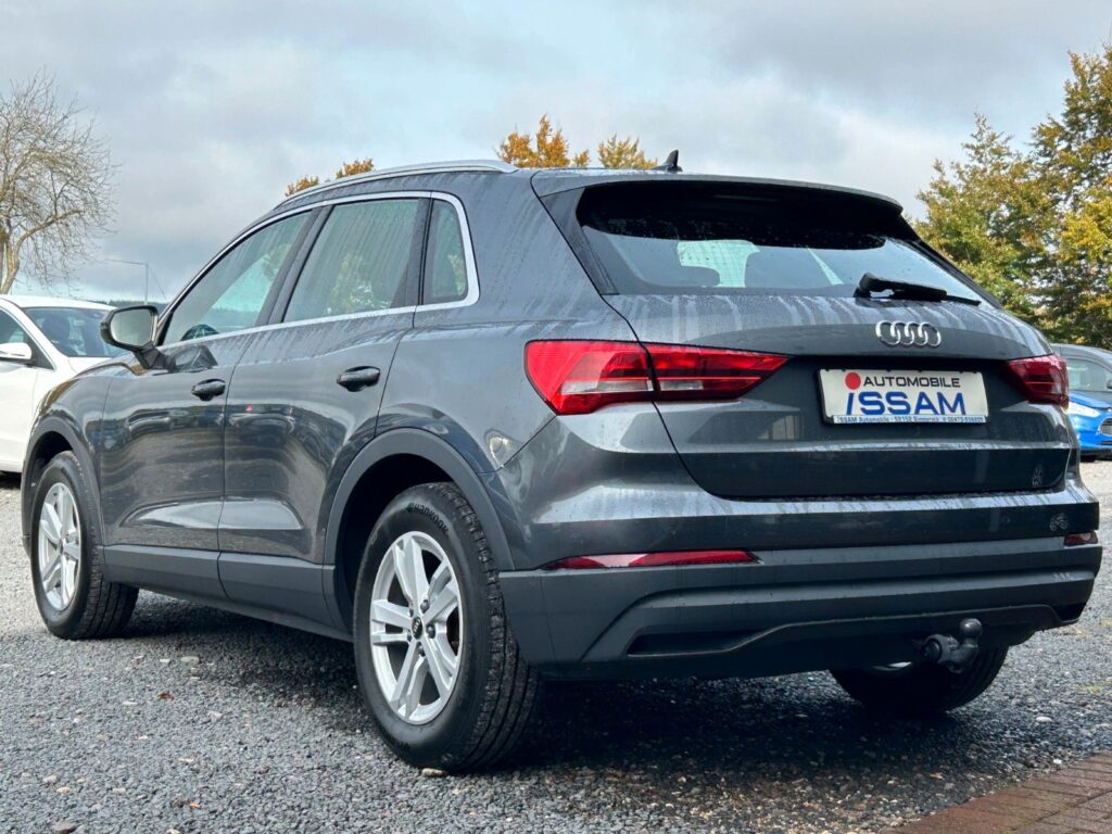 2022 Ауди Q3