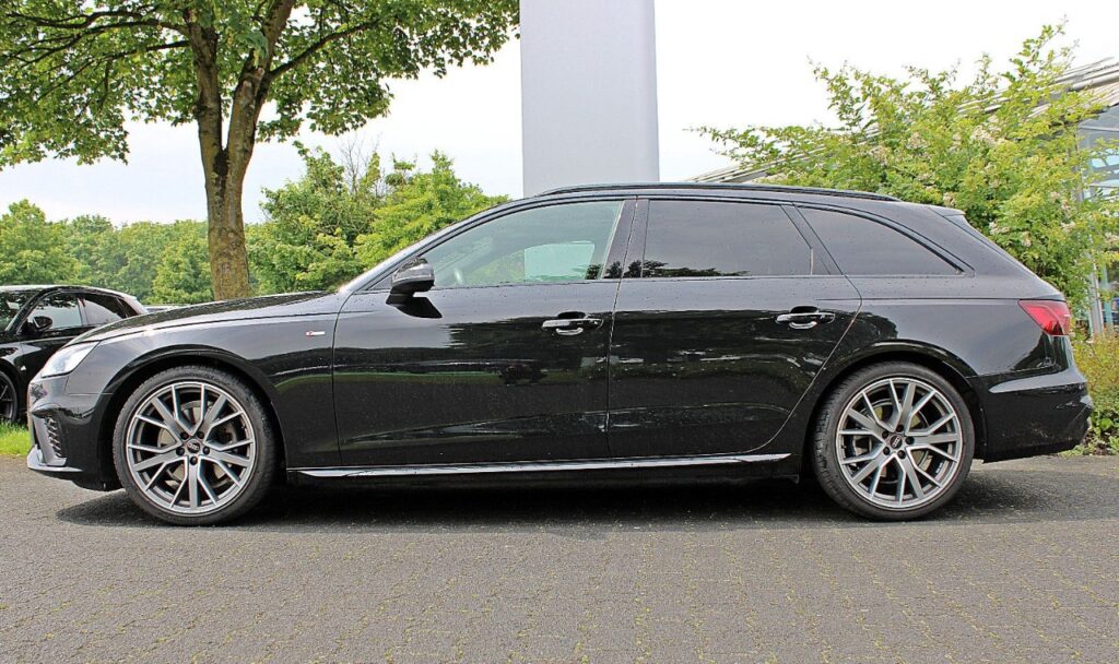 2023 Audi A4 Avant 35TFSI S LINE