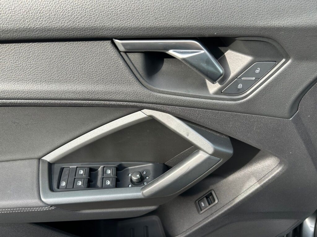 2022 Ауди Q3