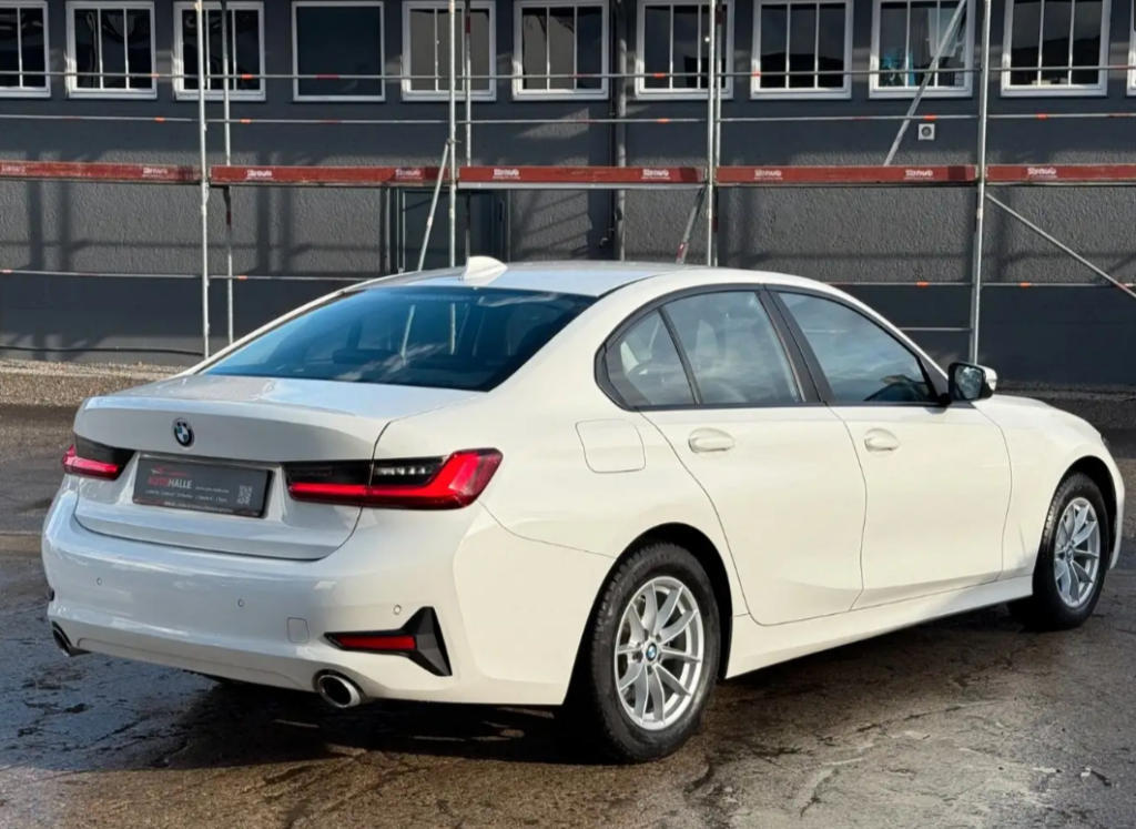 2021 BMW 320