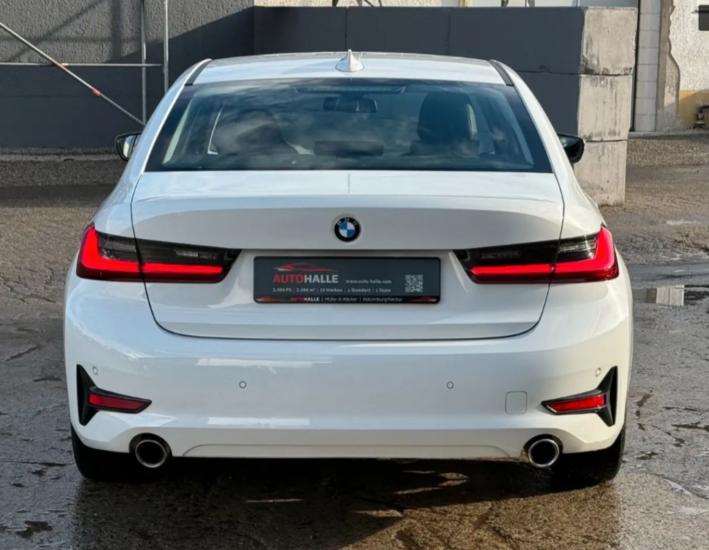 2021 BMW 320