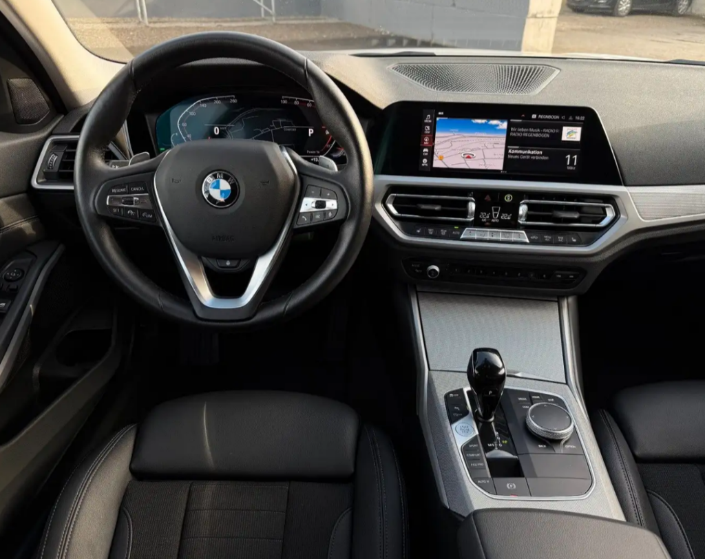 2021 BMW 320