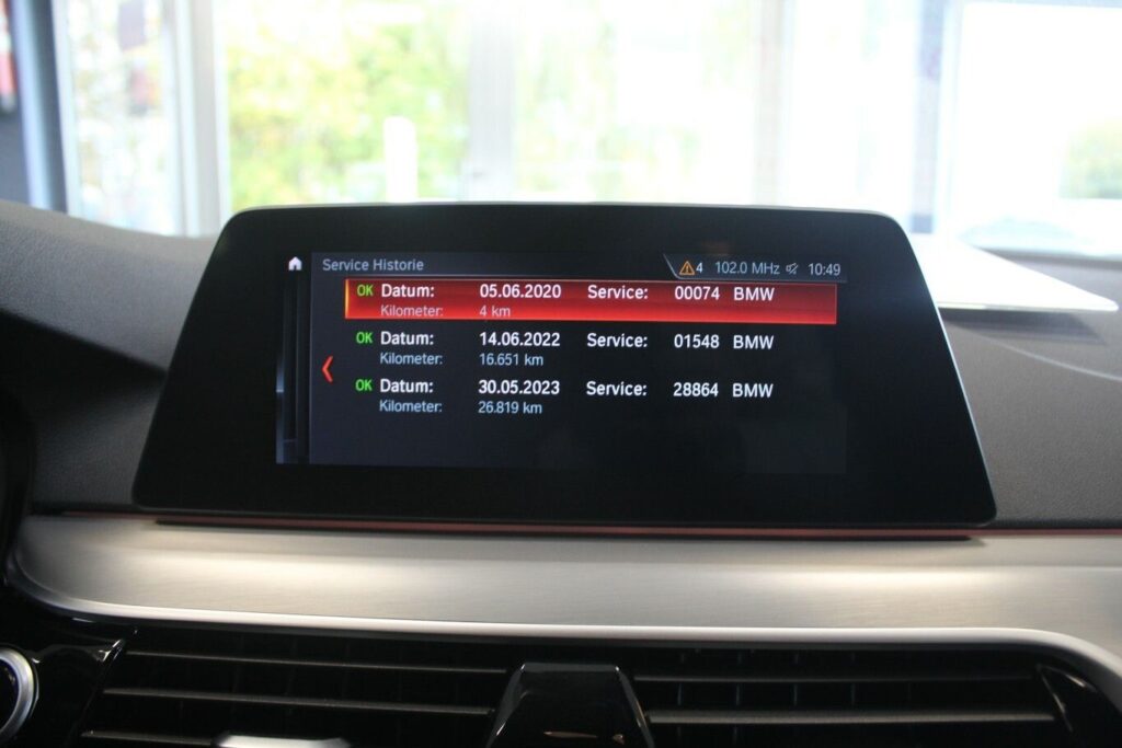 2021 BMW 520